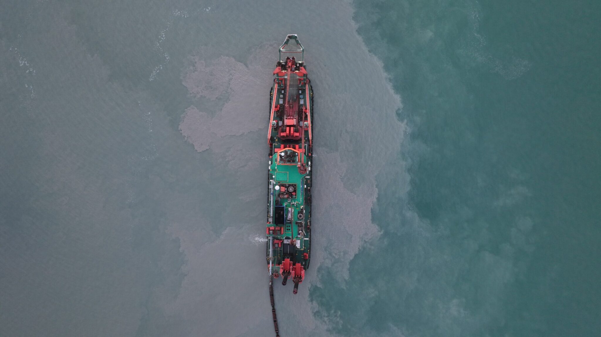 لقناة الملاحية في ميناء الفاو تعد من المشاريع الاستراتيجية التي تسهم في تسهيل حركة السفن والملاحة البحرية